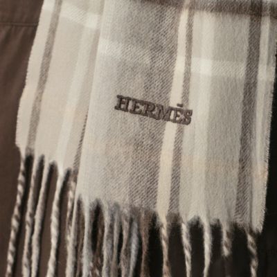 “甜蜜爱意”围巾，当前为第2张（共4张）